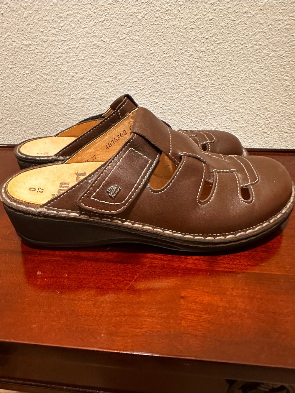 Finn comfort Java vented brown mule